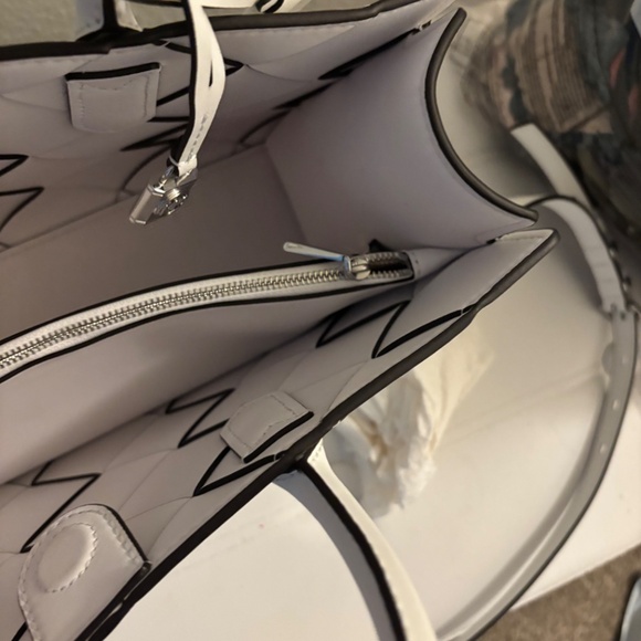 Michael Kors, large white leather handbag new with tags - Picture 8 of 11